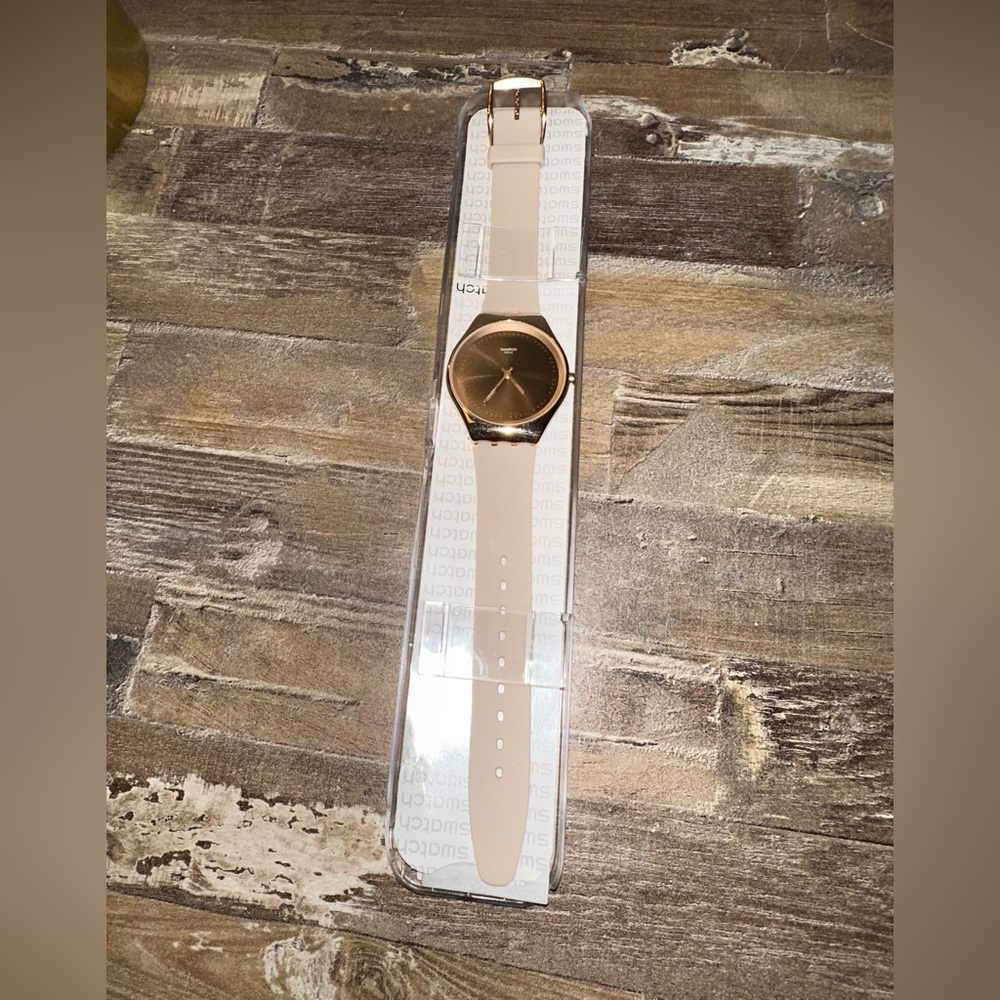 Swatch Unisex Skin Rose Gold SKINROSEE Irony Skin SYXG101 Watch